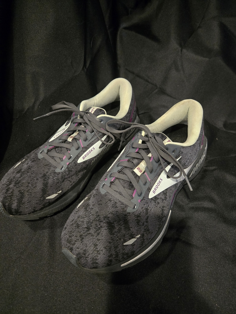 Brooks Womans Running Shoes - Dark Gray with Purple Accents